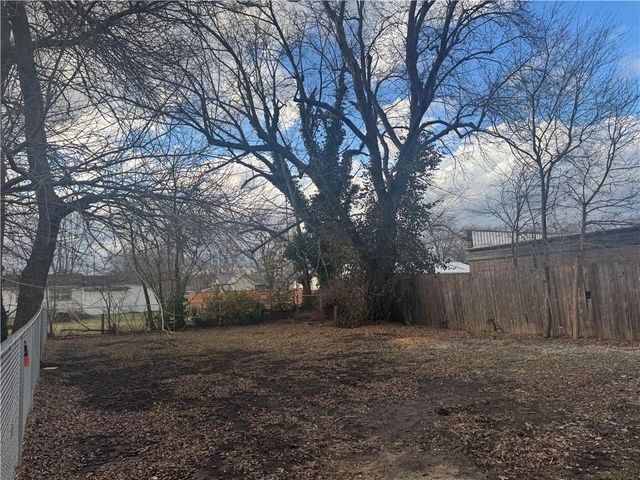 1402 S Park Avenue, Oak Grove, MO 64075