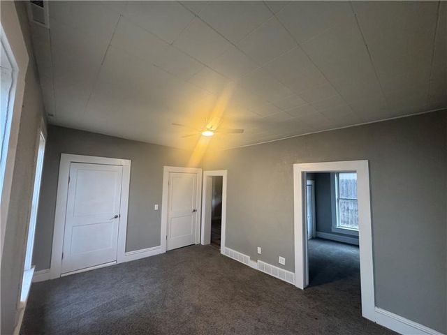 1402 S Park Avenue, Oak Grove, MO 64075