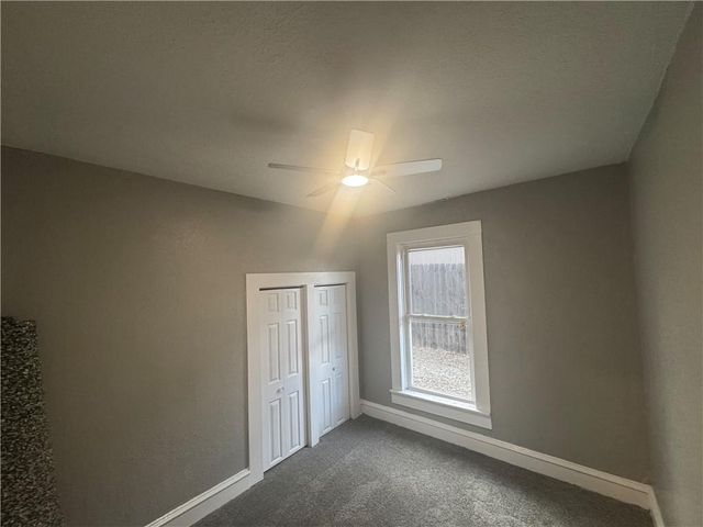 1402 S Park Avenue, Oak Grove, MO 64075