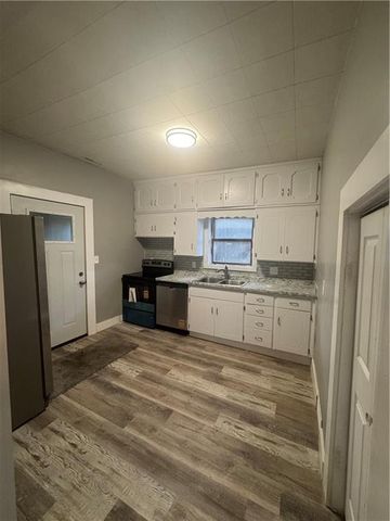 1402 S Park Avenue, Oak Grove, MO 64075