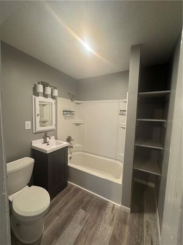 1402 S Park Avenue, Oak Grove, MO 64075