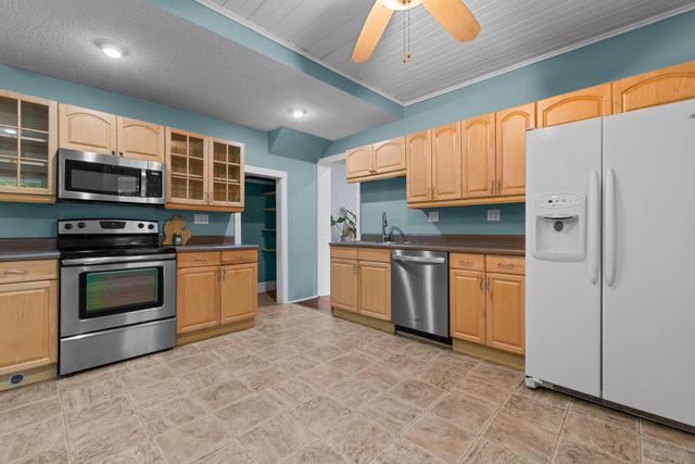 106 E Sharp Street, Hillsdale City, MI 49242