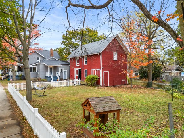 106 E Sharp Street, Hillsdale City, MI 49242