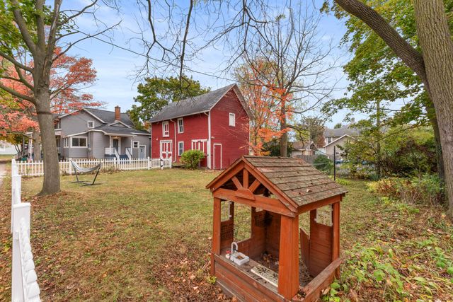 106 E Sharp Street, Hillsdale City, MI 49242