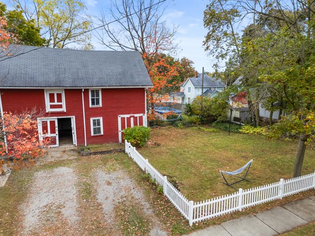 106 E Sharp Street, Hillsdale City, MI 49242