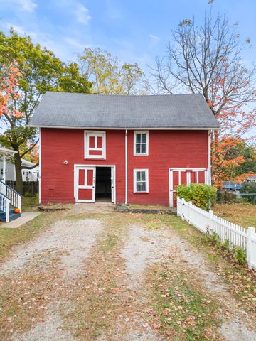 106 E Sharp Street, Hillsdale City, MI 49242