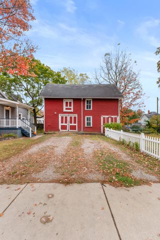 106 E Sharp Street, Hillsdale City, MI 49242