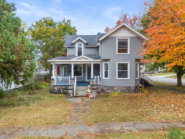 106 E Sharp Street, Hillsdale City, MI 49242
