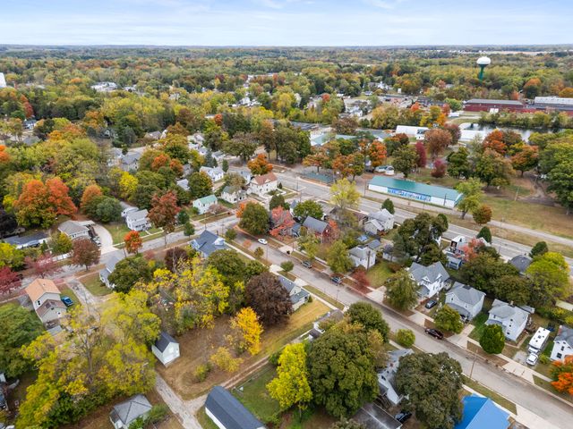 106 E Sharp Street, Hillsdale City, MI 49242