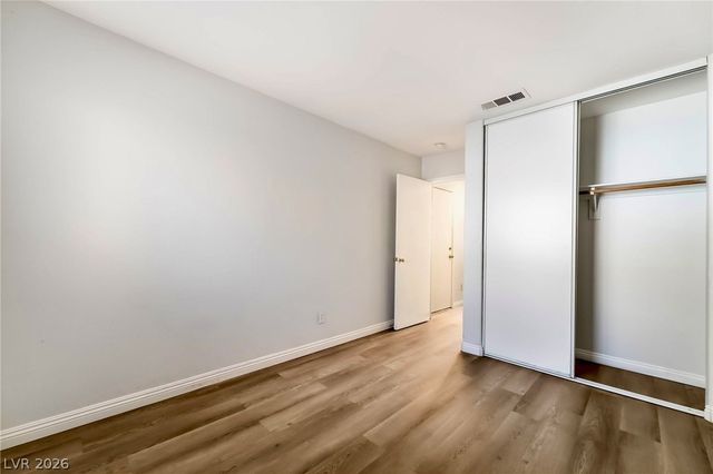 5621 Lago Court, Las Vegas, NV 89118
