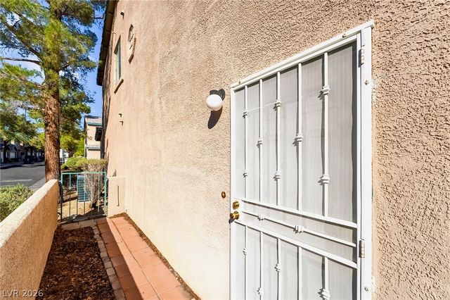 5621 Lago Court, Las Vegas, NV 89118