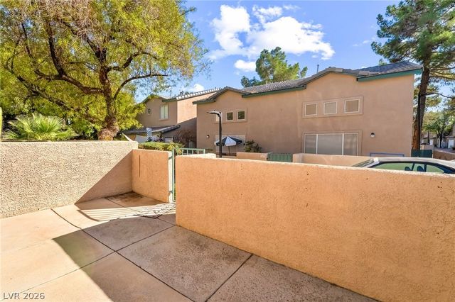 5621 Lago Court, Las Vegas, NV 89118