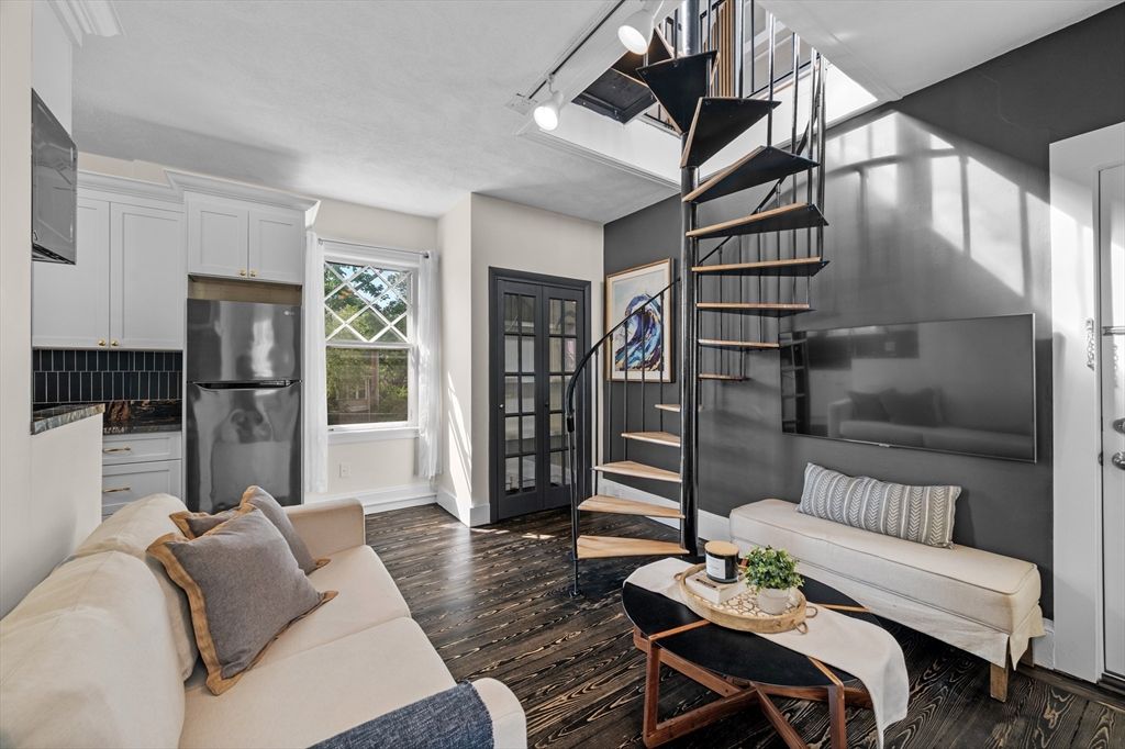 28 Columbus Ave 4, Beverly, MA 01915