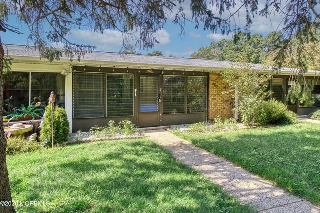 22C Yorkshire Court, Manchester, NJ 08759