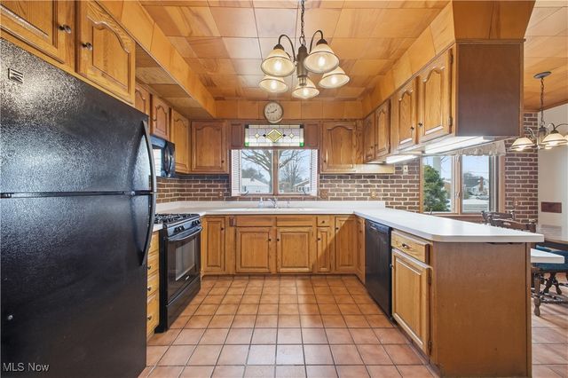 3323 Shirley Road, Youngstown, OH 44502