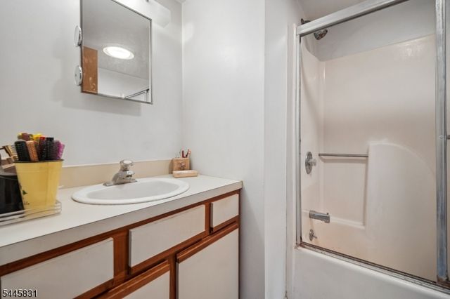 245 Main St Unit 2A 2A, Millburn Twp., NJ 07041