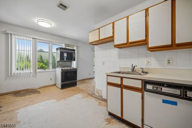 245 Main St Unit 2A 2A, Millburn Twp., NJ 07041