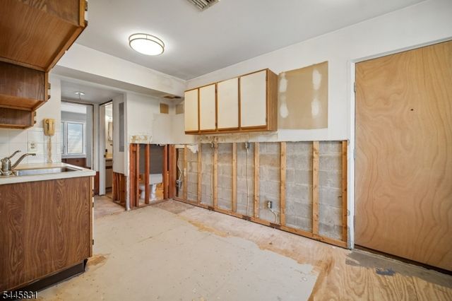 245 Main St Unit 2A 2A, Millburn Twp., NJ 07041