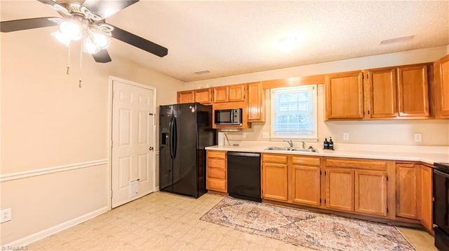 2225 Fosterdale West Lane, Kernersville, NC 27284