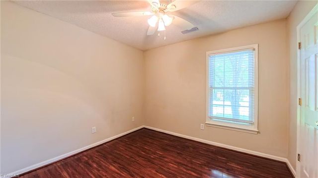 2225 Fosterdale West Lane, Kernersville, NC 27284