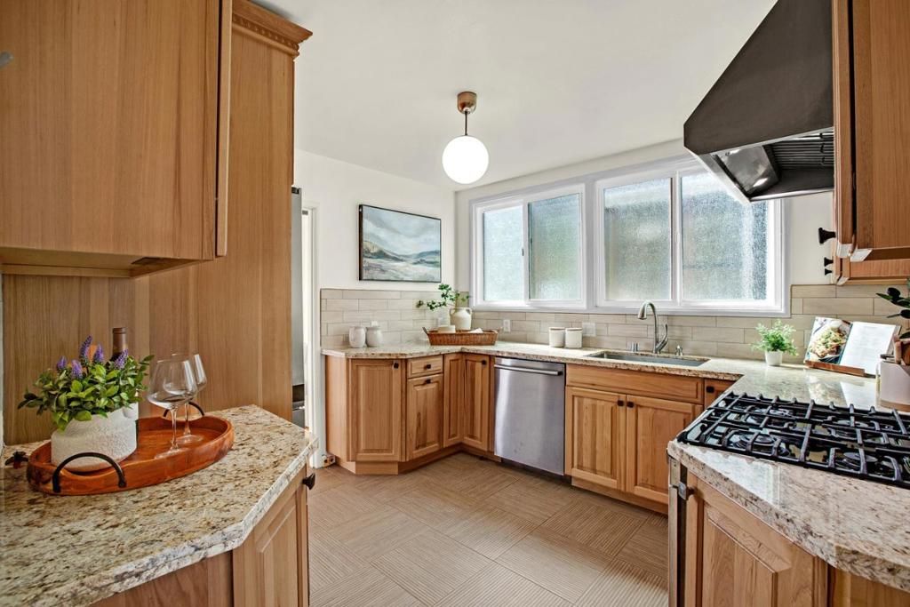 Image 11 of property listing at 1339 S Mayfair Avenue, Daly City, CA 94015