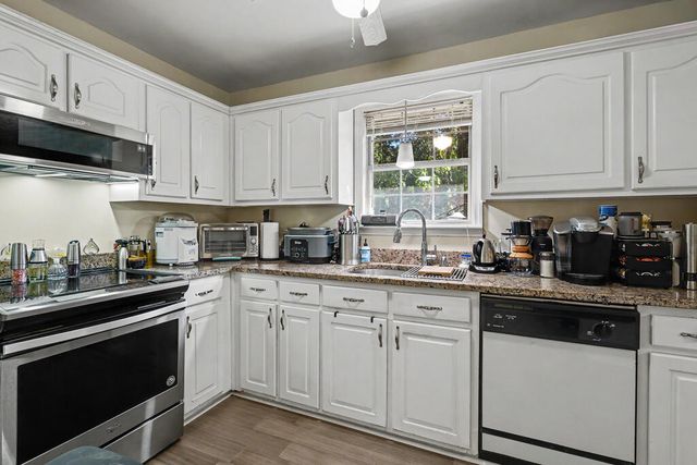 625 Mount View Dr, Tunnel Hill, GA 30755