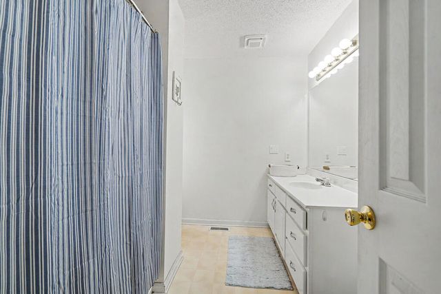 625 Mount View Dr, Tunnel Hill, GA 30755