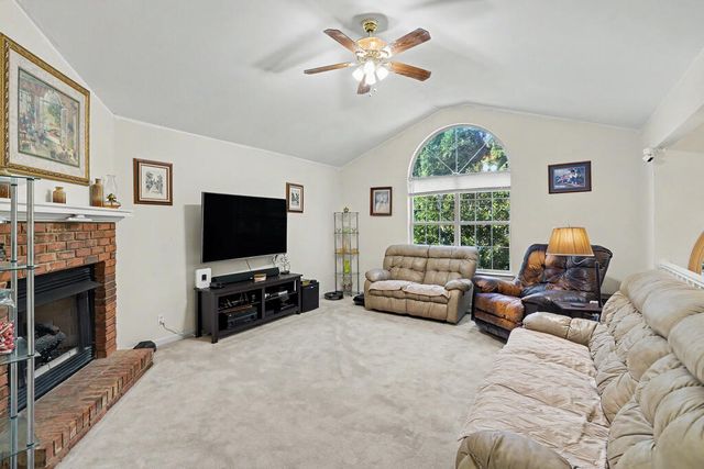 625 Mount View Dr, Tunnel Hill, GA 30755