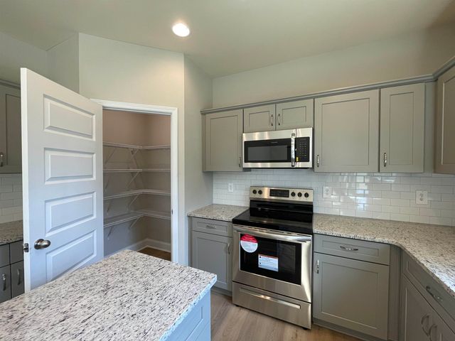 176 Country World Drive, Macon, GA 31211