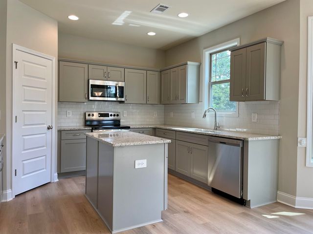 176 Country World Drive, Macon, GA 31211