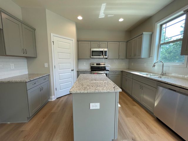 176 Country World Drive, Macon, GA 31211