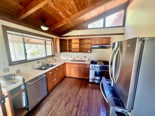 3961 Red Rock Road, Benbow, CA 95542