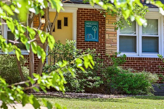 2670 Woodridge Drive, Decatur, GA 30033