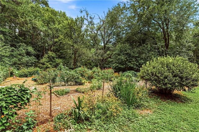 2670 Woodridge Drive, Decatur, GA 30033