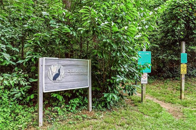 2670 Woodridge Drive, Decatur, GA 30033