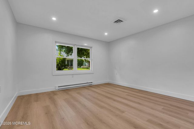 522A Thornbury Court, Lakewood, NJ 08701