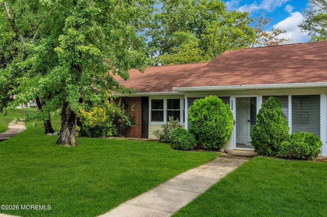 522A Thornbury Court, Lakewood, NJ 08701