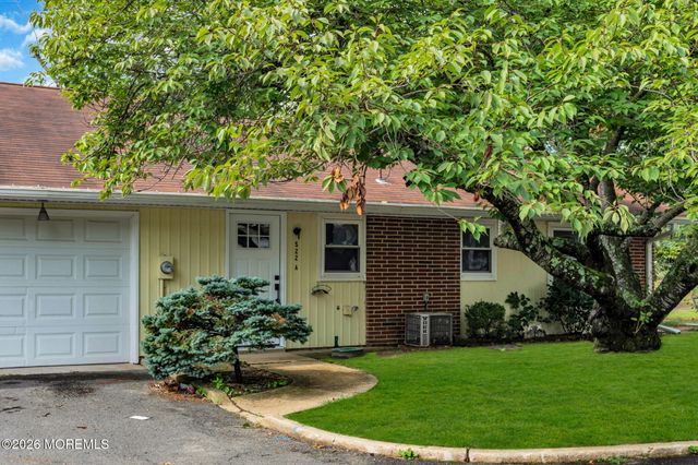 522A Thornbury Court, Lakewood, NJ 08701