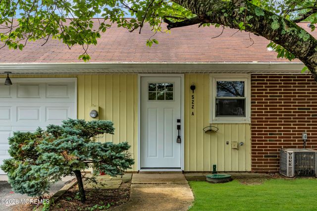 522A Thornbury Court, Lakewood, NJ 08701
