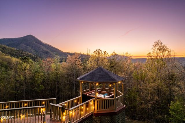 3670 Marian Lake Way, Sevierville, TN 37862