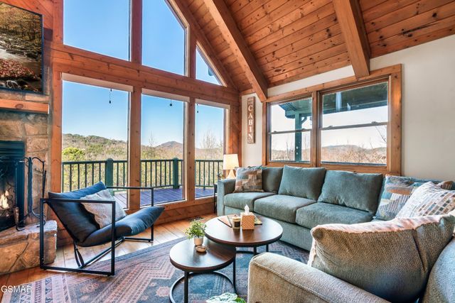 3670 Marian Lake Way, Sevierville, TN 37862