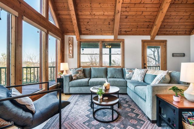 3670 Marian Lake Way, Sevierville, TN 37862