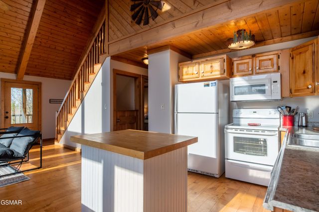 3670 Marian Lake Way, Sevierville, TN 37862