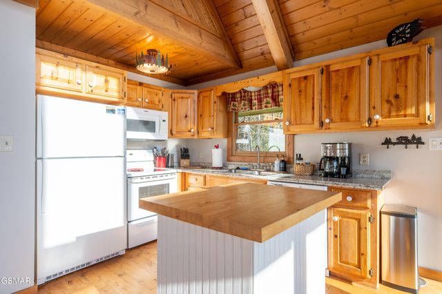 3670 Marian Lake Way, Sevierville, TN 37862