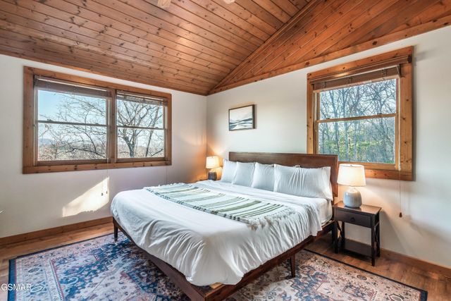 3670 Marian Lake Way, Sevierville, TN 37862