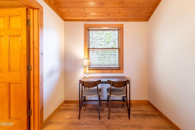 3670 Marian Lake Way, Sevierville, TN 37862
