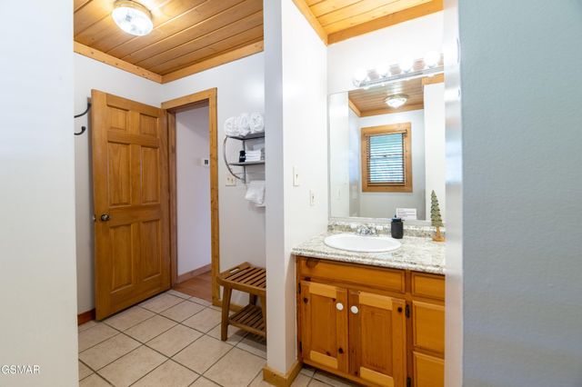 3670 Marian Lake Way, Sevierville, TN 37862
