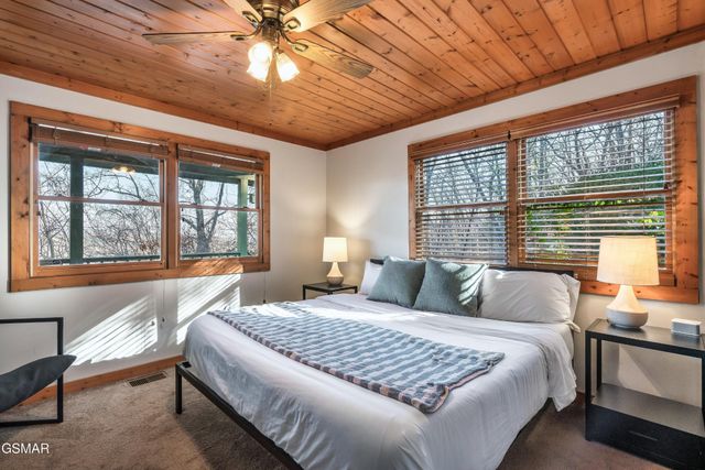 3670 Marian Lake Way, Sevierville, TN 37862