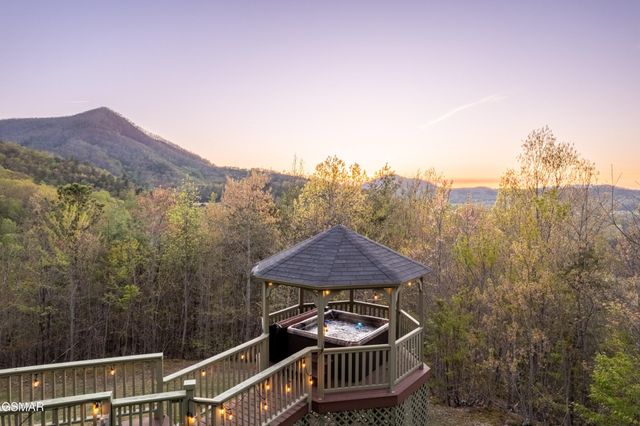 3670 Marian Lake Way, Sevierville, TN 37862