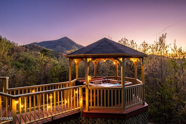 3670 Marian Lake Way, Sevierville, TN 37862